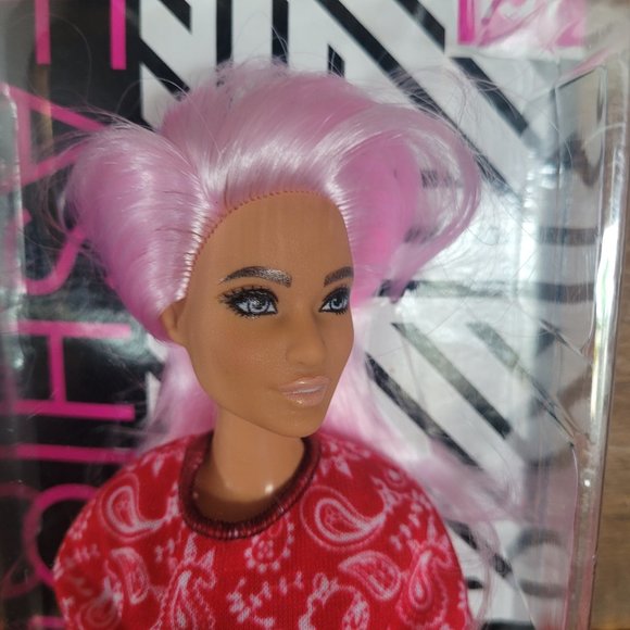 Barbie 2019 Fashionista # 151 Pink Hair - Picture 4 of 17